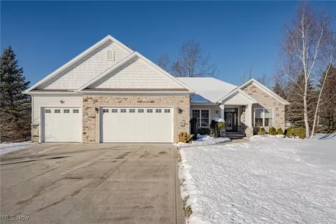 3284 Millwood Ln NW, Uniontown, OH 44685