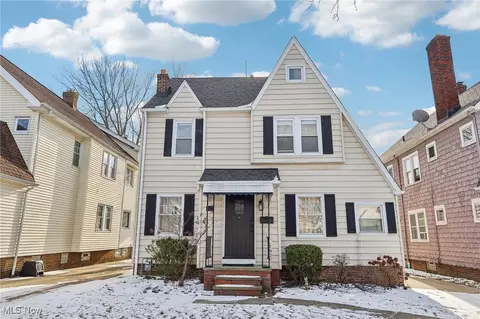 17920 Hillgrove Ave, Cleveland, OH 44119