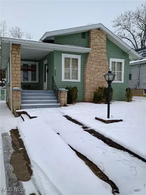 2558 Oakwood Ave, Zanesville, OH 43701