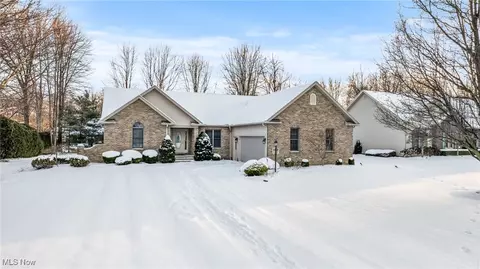 105 Flora Ct SE, Howland, OH 44484
