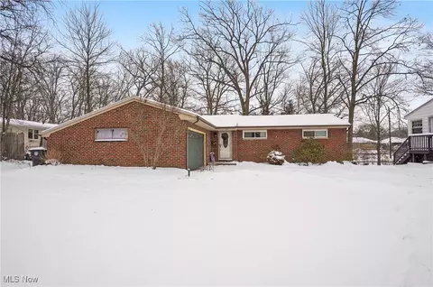 1298 Winhurst Dr, Akron, OH 44313