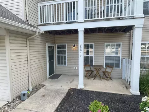 29846 Lenox Dr #212, Westlake, OH 44145