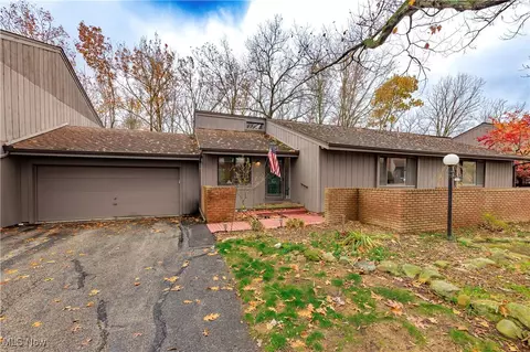 1074 Canyon View Rd #903, Sagamore Hills, OH 44067