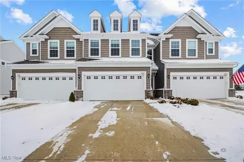684 Harbour Town Ct, Avon Lake, OH 44012