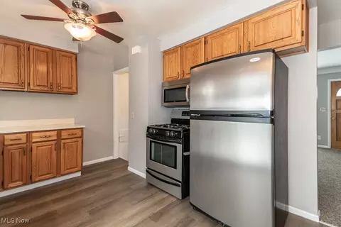 762 E 305th St, Willowick, OH 44095 photo 7