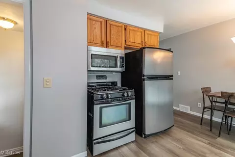 762 E 305th St, Willowick, OH 44095 photo 9