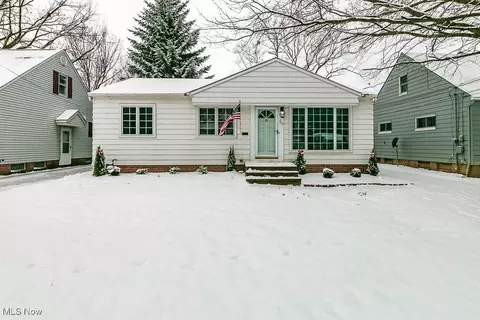 762 E 305th St, Willowick, OH 44095