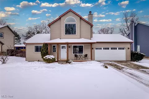 9175 Sugarbush Dr, Mentor, OH 44060