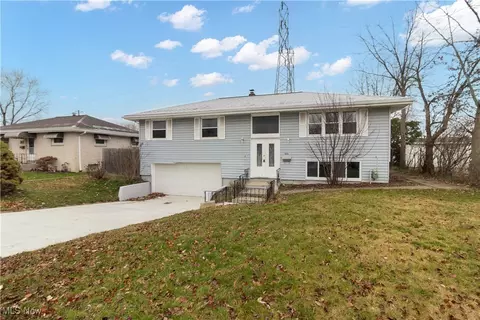 5826 Middlebrook Blvd, Brook Park, OH 44142