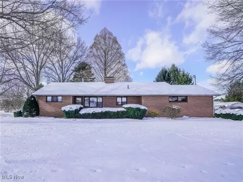 4711 Erie Ave SW, Navarre, OH 44662