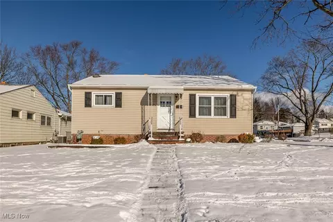 11220 Sharon Dr, Parma, OH 44130