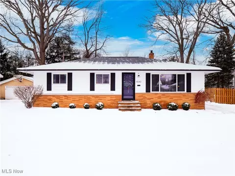 4040 W 214th St, Fairview Park, OH 44126