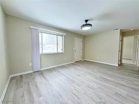 Living - 3928 Meadow Ln, Lorain, OH 44055 photo 2 of 4