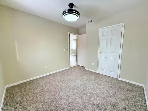 Bedroom - 3928 Meadow Ln, Lorain, OH 44055 photo 4 of 4