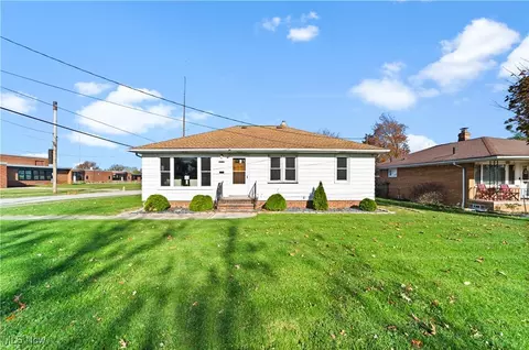 3530 Dentzler Rd, Parma, OH 44134