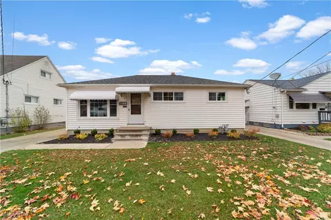 15460 Harrison Dr, Brook Park, OH 44142