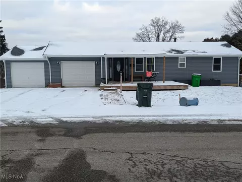 1820 Walnut St, Coshocton, OH 43812