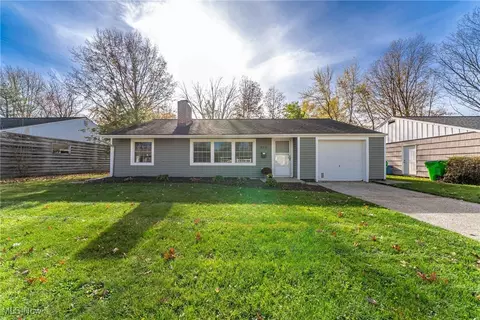 373 Anne Dr, Berea, OH 44017