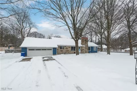 3661 Leewood Rd, Stow, OH 44224