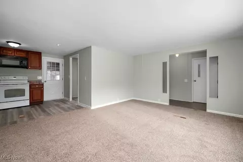 Living - 429 Morgan Ct, Lagrange, OH 44050 photo 6 of 8