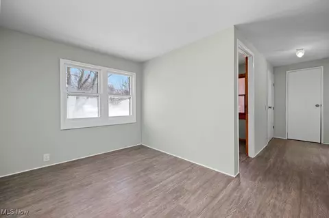 Entry Way - 429 Morgan Ct, Lagrange, OH 44050 photo 1 of 3