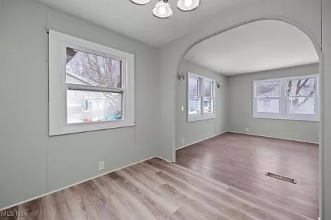 Living - 429 Morgan Ct, Lagrange, OH 44050 photo 2 of 8
