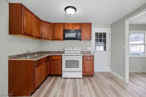 Kitchen - 429 Morgan Ct, Lagrange, OH 44050 photo 2 of 2