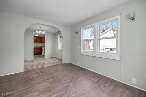Living - 429 Morgan Ct, Lagrange, OH 44050 photo 1 of 8
