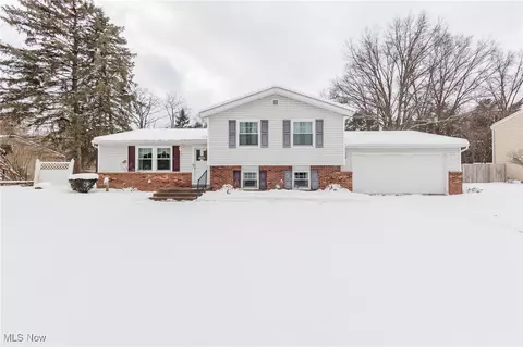 4388 Lunar Dr, Stow, OH 44224