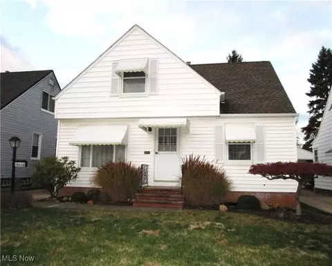 15613 Maplewood Ave, Maple Heights, OH 44137