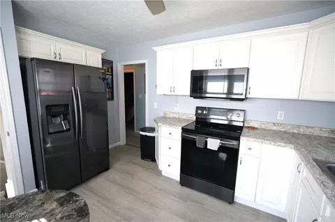 Kitchen - 254 Winckles St, Elyria, OH 44035 photo 1 of 2