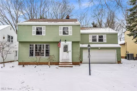 4887 Fairlawn Rd, Lyndhurst, OH 44124