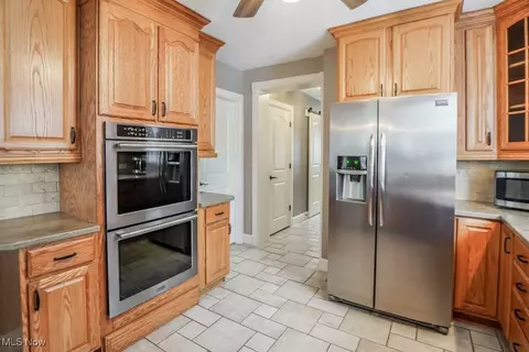 Kitchen - 2854 Diamond St NE, Canton, OH 44721 photo 6 of 7