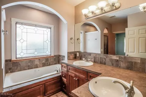 Bath - 2854 Diamond St NE, Canton, OH 44721 photo 4 of 4