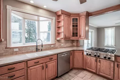 Kitchen - 2854 Diamond St NE, Canton, OH 44721 photo 3 of 7
