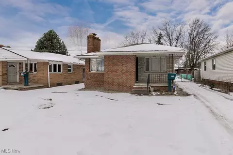 5740 Garfield Ave, Maple Heights, OH 44137
