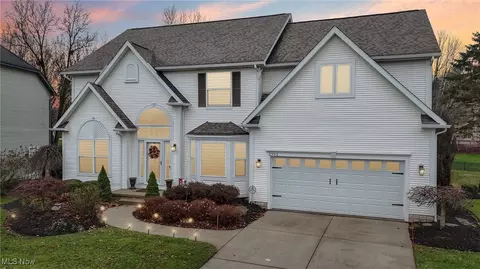 2992 Silver Maple Dr, Fairlawn, OH 44333