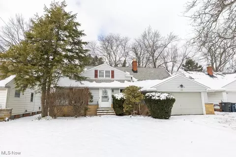 5209 E Farnhurst Rd, Lyndhurst, OH 44124