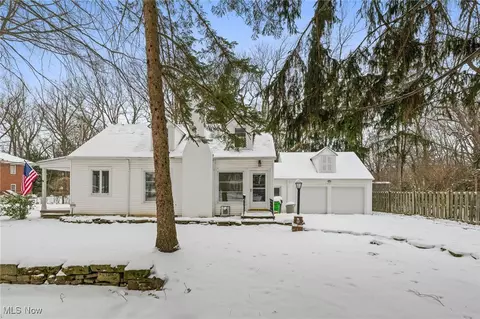 934 Stuart Dr, South Euclid, OH 44121