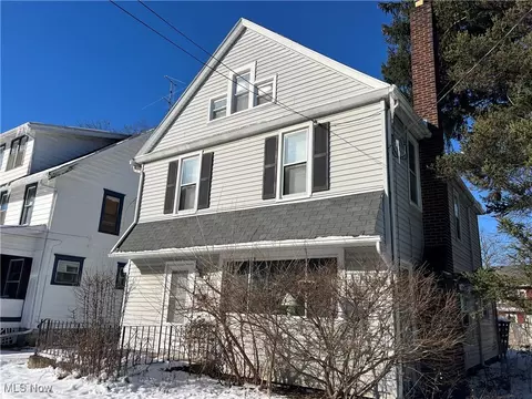 165 Portage Dr, Akron, OH 44303