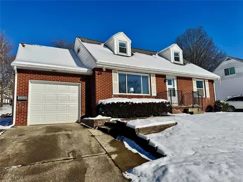 1344 Dunkeith Dr NW, Canton, OH 44708 photo 3