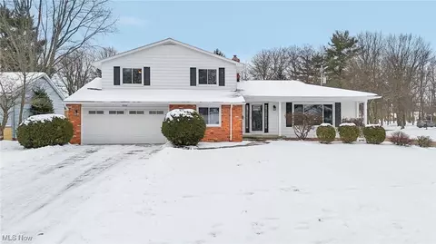 5278 Ashwood Dr, Lyndhurst, OH 44124