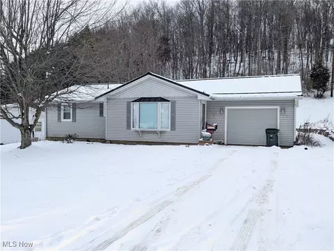 1978 Adams St, Coshocton, OH 43812