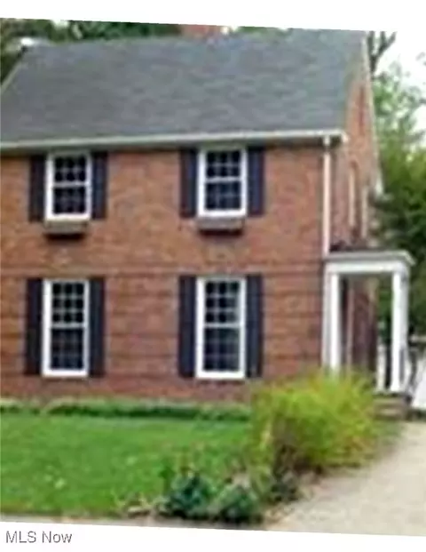 962 Englewood Rd, Cleveland Heights, OH 44121