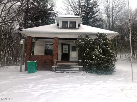 1907 6th St, New Cumberland, WV 26047