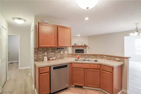 Kitchen - 129 Westminster Way, Elyria, OH 44035 photo 4 of 4