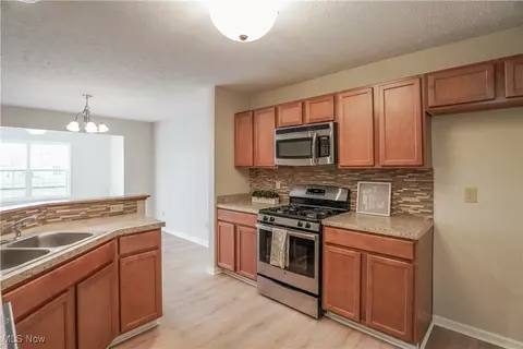 Kitchen - 129 Westminster Way, Elyria, OH 44035 photo 3 of 4