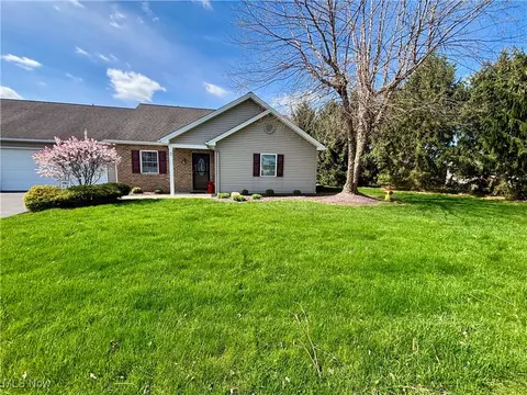 170 Sandy Ct #2, New Middletown, OH 44442