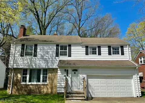 884 Richmond Rd, Lyndhurst, OH 44124