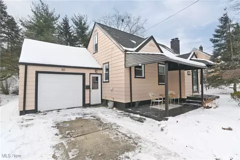 88 Helena Dr, Struthers, OH 44471 photo 2